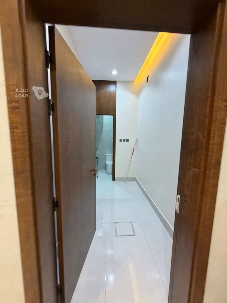 Floor for Sale in Riyadh Al Khaleej 14