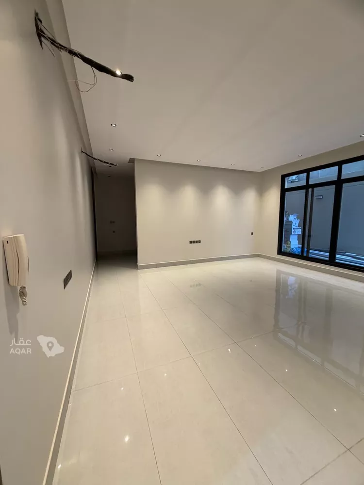 Floor for Sale in Riyadh Al Khaleej 10
