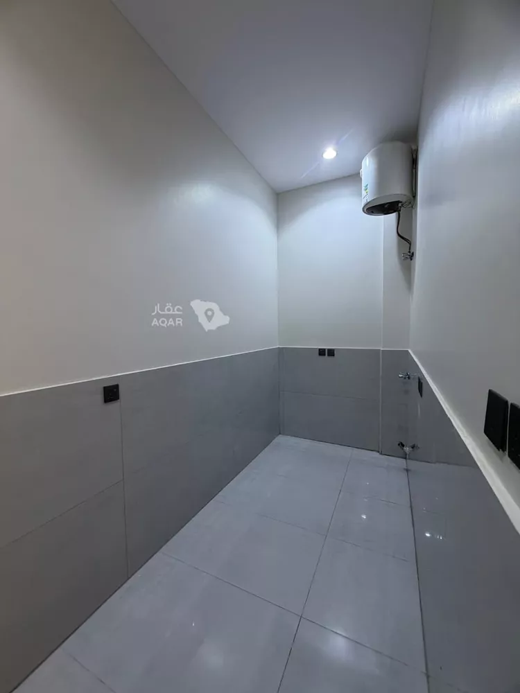 Floor for Sale in Riyadh Al Khaleej 12
