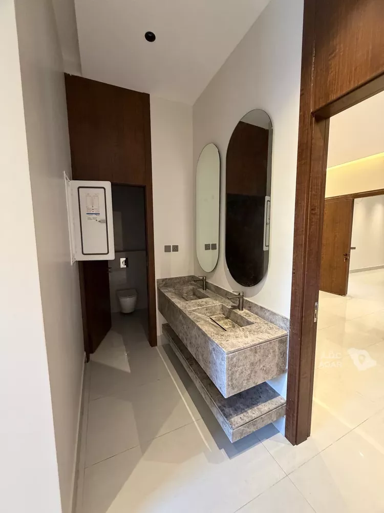 Floor for Sale in Riyadh Al Khaleej 8