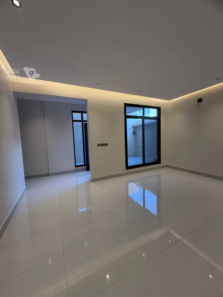 Floor for Sale in Riyadh Al Khaleej 4