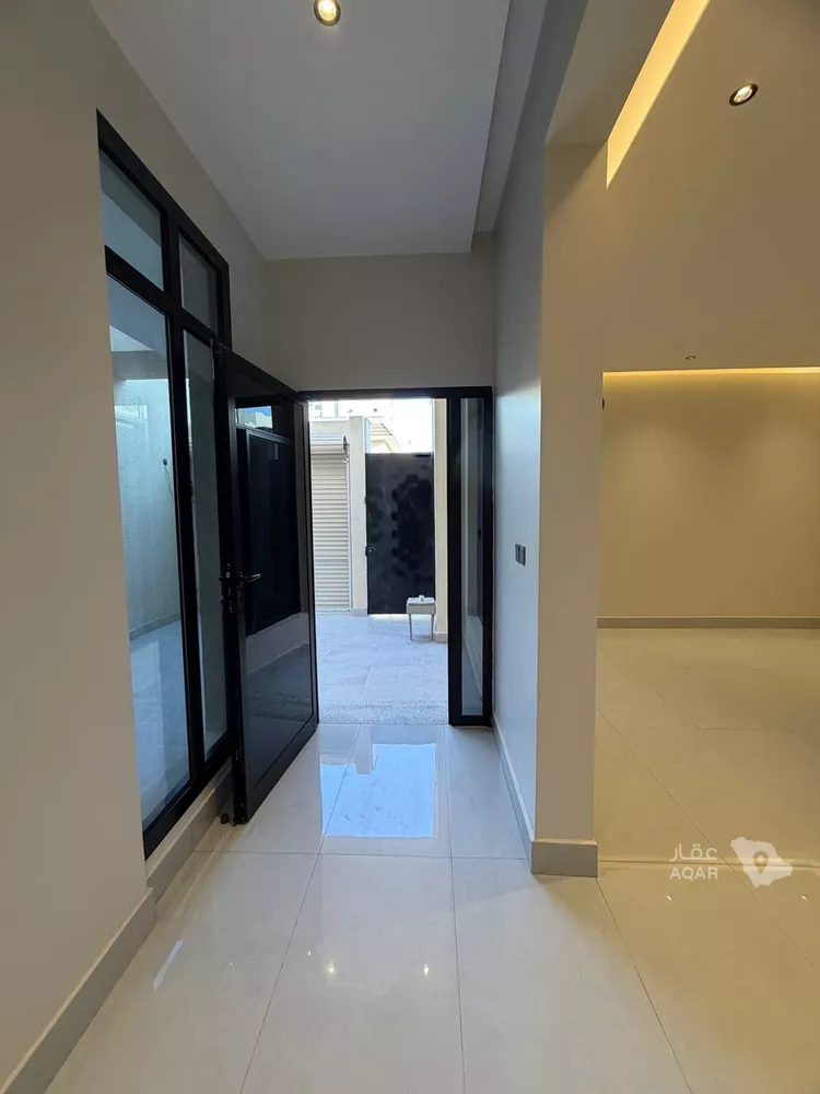 Floor for Sale in Riyadh Al Khaleej 5