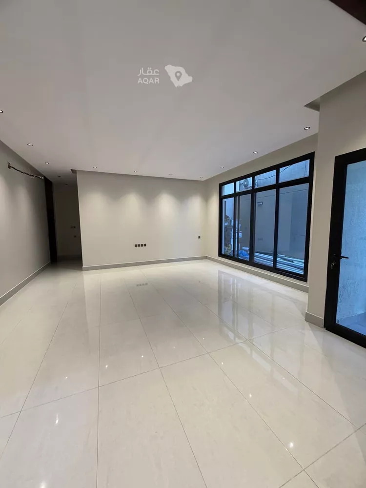 Floor for Sale in Riyadh Al Khaleej 6