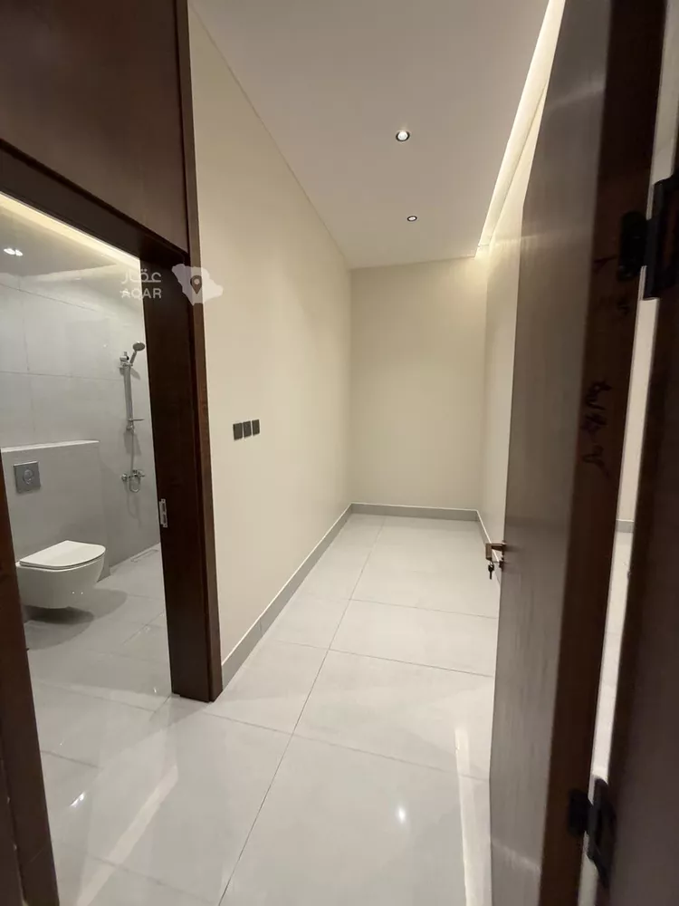 Floor for Sale in Riyadh Al Khaleej 13