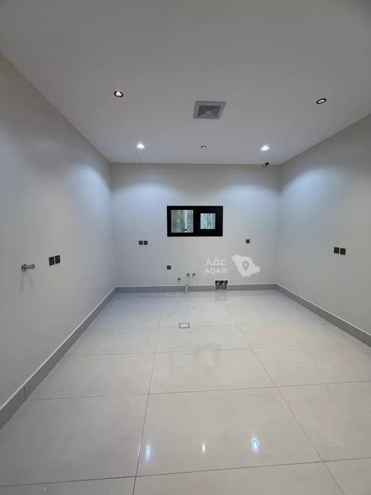Floor for Sale in Riyadh Al Khaleej 17