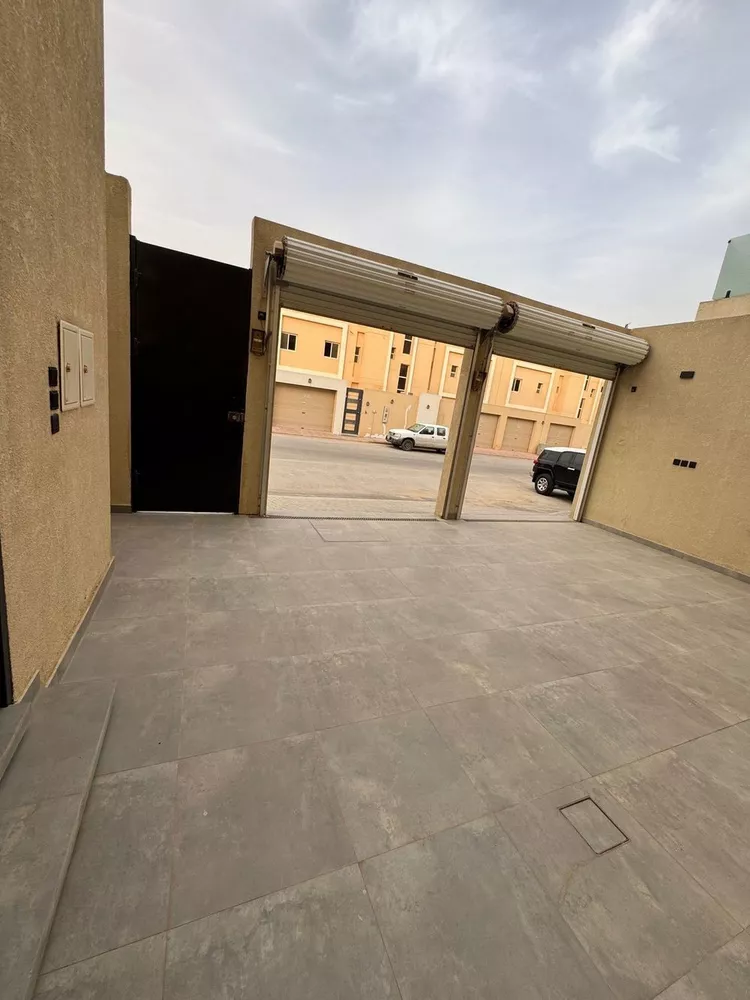 Floor for Sale in Riyadh Al Arid 6