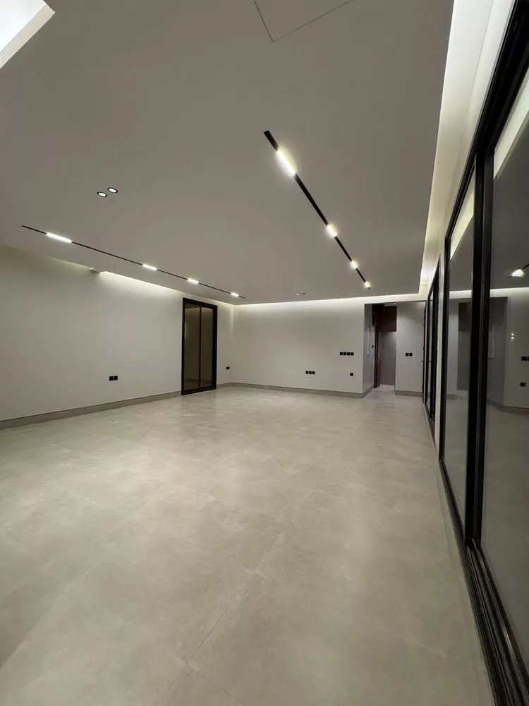 Floor for Sale in Riyadh Al Aqiq 7