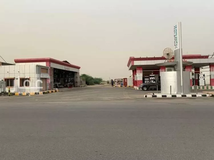 محل للبيع في شارع طريق الملك عبدالعزيز, حي النهضة, مدينة بيش, منطقة جازان صورة 2