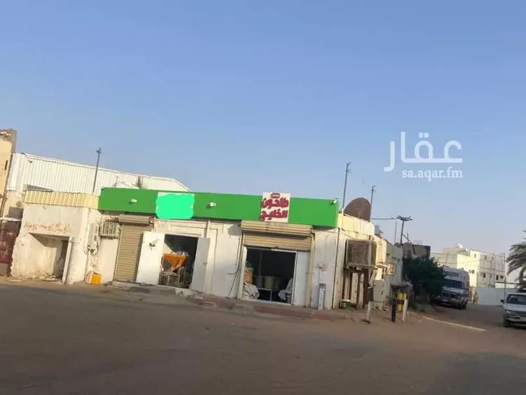 مجمع للبيع في شارع طلحة بن البراء, حي السوق, مدينة شرورة, منطقة نجران