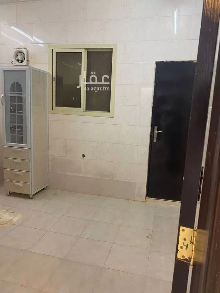 فيلا للبيع في شارع عبدالعزيز بن عبدالملك, حي بدر, مدينة الرياض, منطقة الرياض صورة 2