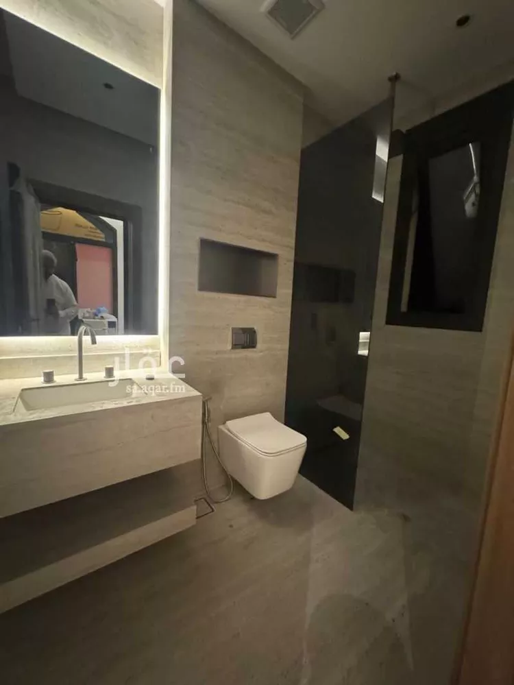 فيلا للبيع في شارع زيد بن أسامة, حي المعذر الشمالي, مدينة الرياض, منطقة الرياض صورة 3