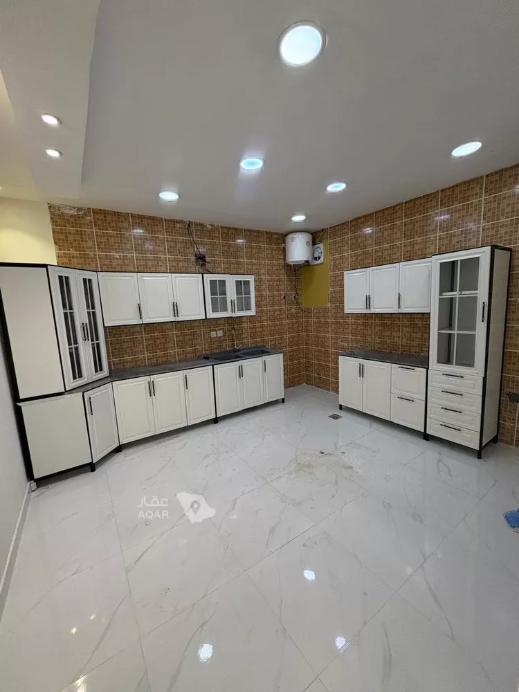 Floor for Rent in Riyadh Al Fayha 6