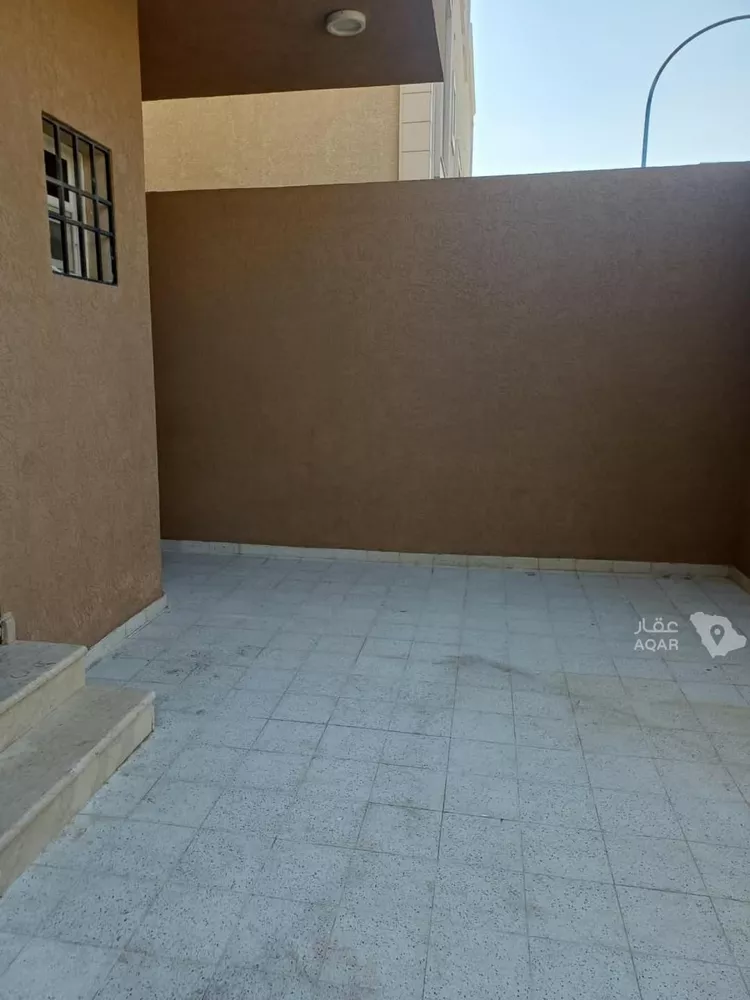 Floor for Rent in Riyadh Al Malaz 5