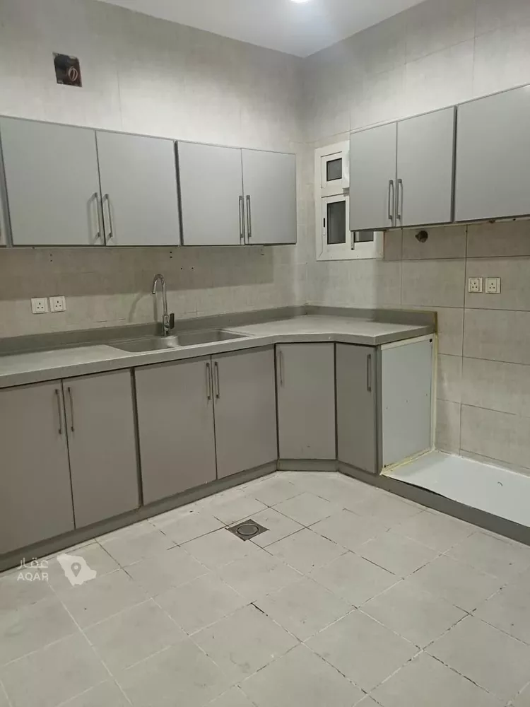 Floor for Rent in Riyadh Al Malaz 4