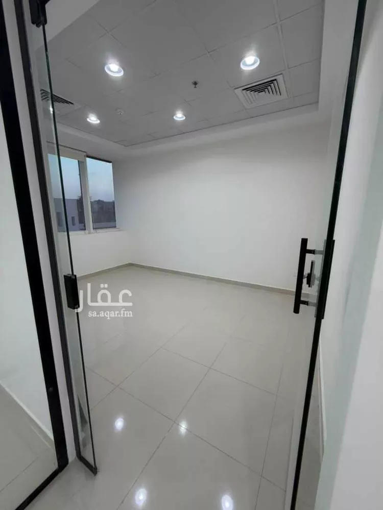 مكتب تجاري للإيجار في شارع زيد بن الخطاب, حي العليا, مدينة الخبر, المنطقة الشرقية