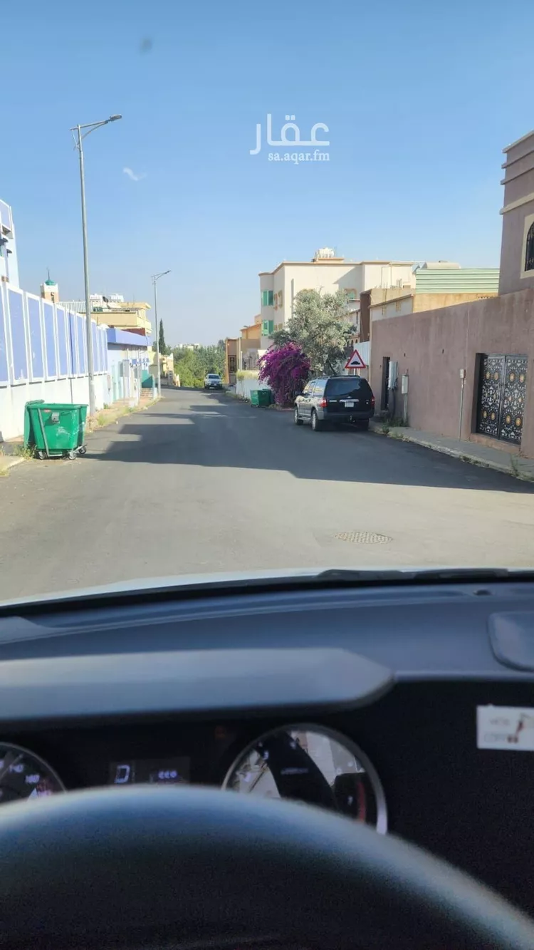 عمارة للبيع في شارع الجنادل, حي الخالدية, مدينة أبها, منطقة عسير صورة 2