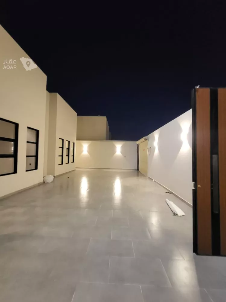 Floor for Sale in Riyadh Al Qirawan