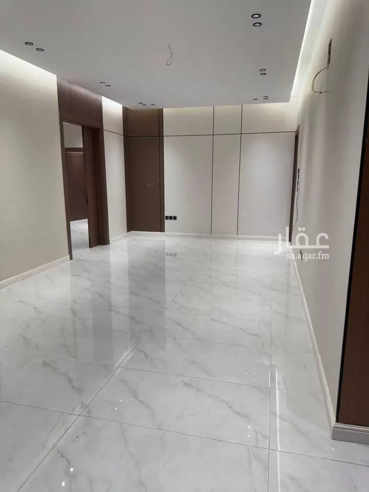 Floor for Sale in Dammam King Fahd 11