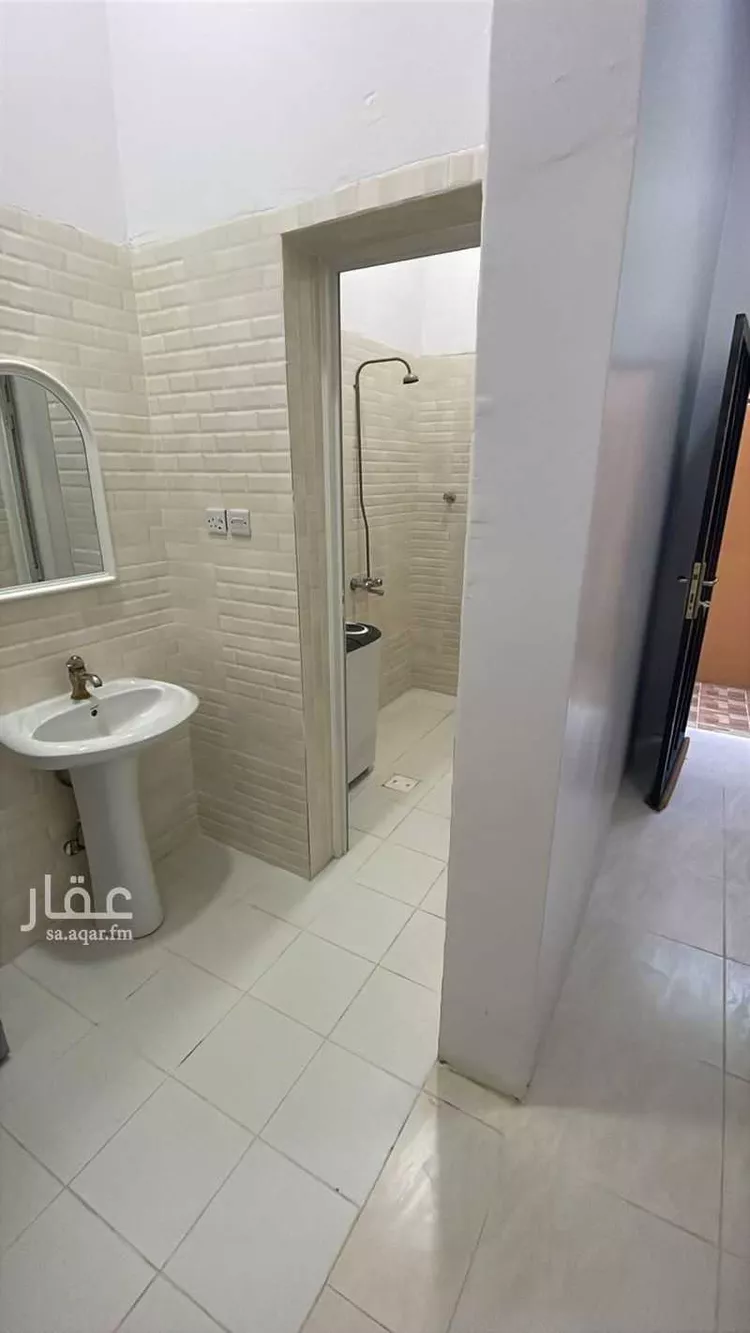 شقة للإيجار في شارع شارع عمر بن الخطاب, حي الروضة, مدينة رفحاء, منطقة الحدود الشماليه صورة 3