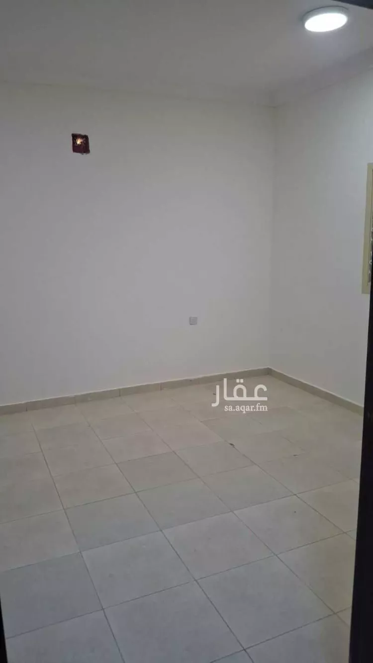 شقة للإيجار في شارع الامير عبدالله بن عبدالرحمن ، حي ظهرة العودة شرق ، الدرعية ، الدرعية صورة 2