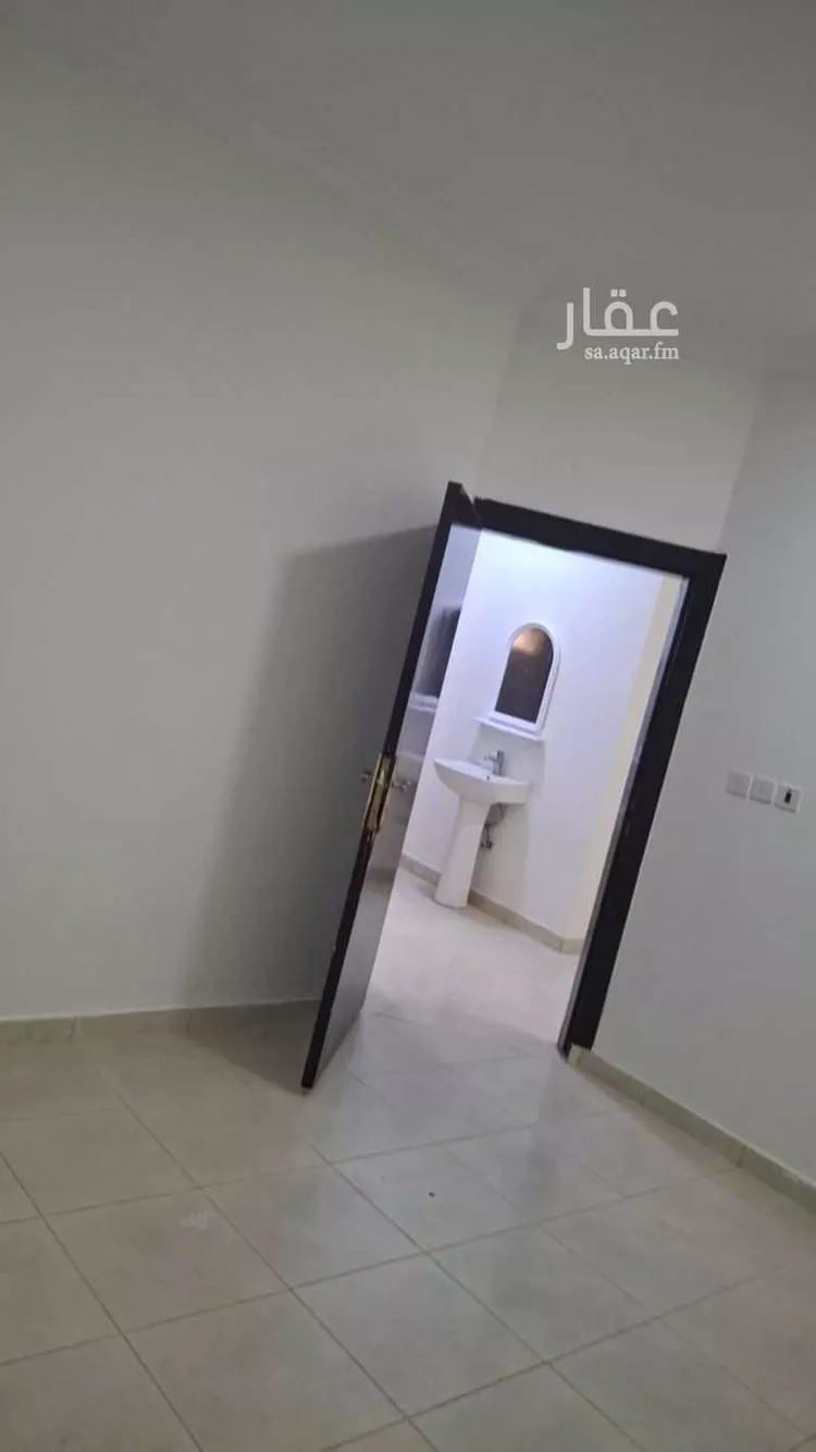 شقة للإيجار في شارع الامير عبدالله بن عبدالرحمن ، حي ظهرة العودة شرق ، الدرعية ، الدرعية