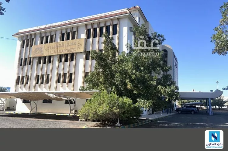 عمارة للإيجار في شارع طريق الملك سعود, حي البحيرة, مدينة حائل, منطقة حائل صورة 2