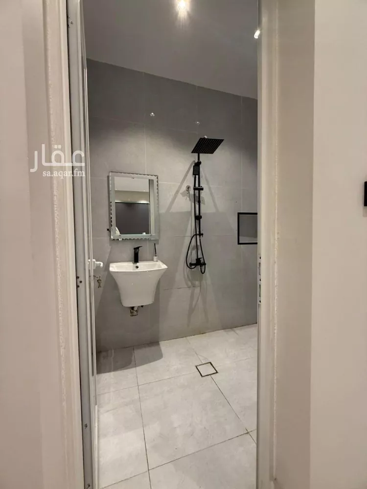شقة للبيع في شارع القرية العليا, حي الحمراء, مدينة الخبر, المنطقة الشرقية 6