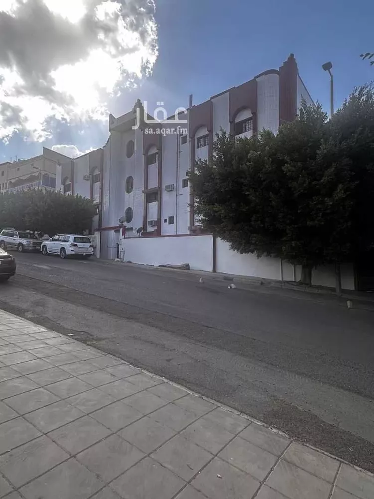 عمارة للبيع في شارع الأمير عبد الإله بن عبد العزيز ، حي الباهر ، الباحة ، منطقة الباحة