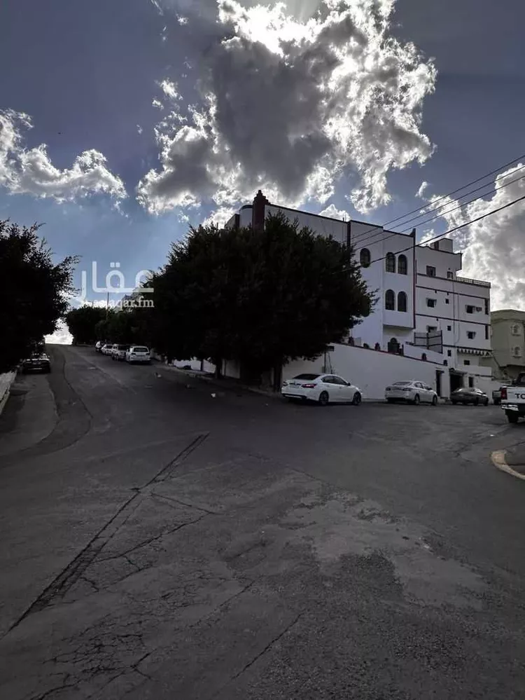 عمارة للبيع في شارع الأمير عبد الإله بن عبد العزيز ، حي الباهر ، الباحة ، منطقة الباحة صورة 2