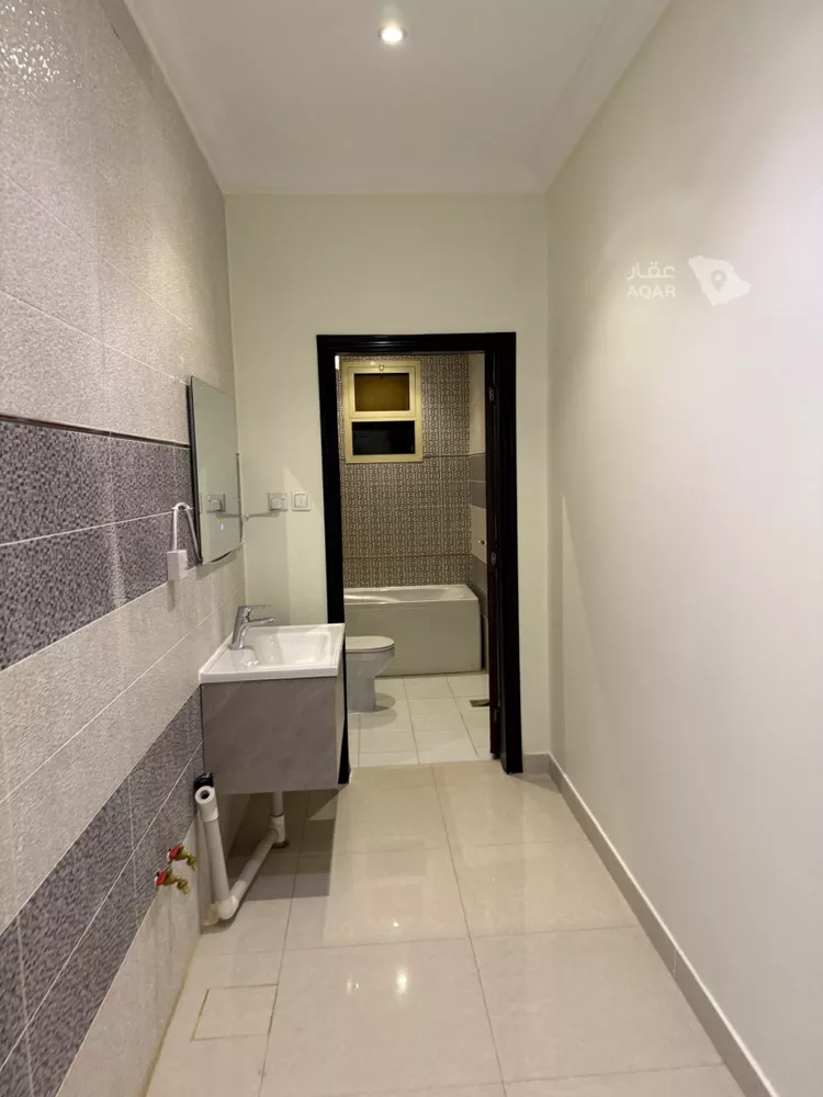 Floor for Rent in Riyadh Irqah 8