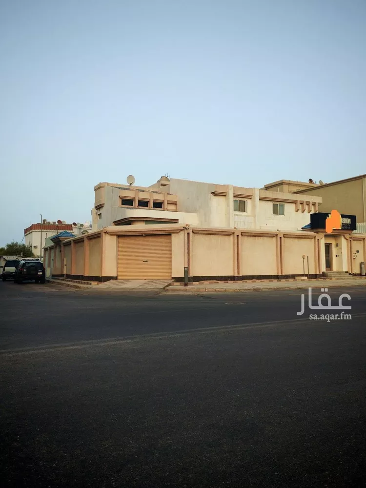 فيلا للبيع في شارع ابن خلدمن, حي غرناطة, مدينة القطيف, المنطقة الشرقية
