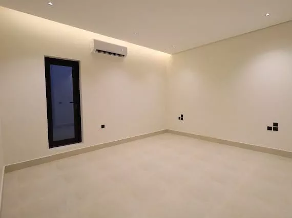Floor for Rent in Riyadh Al Yasmin 6