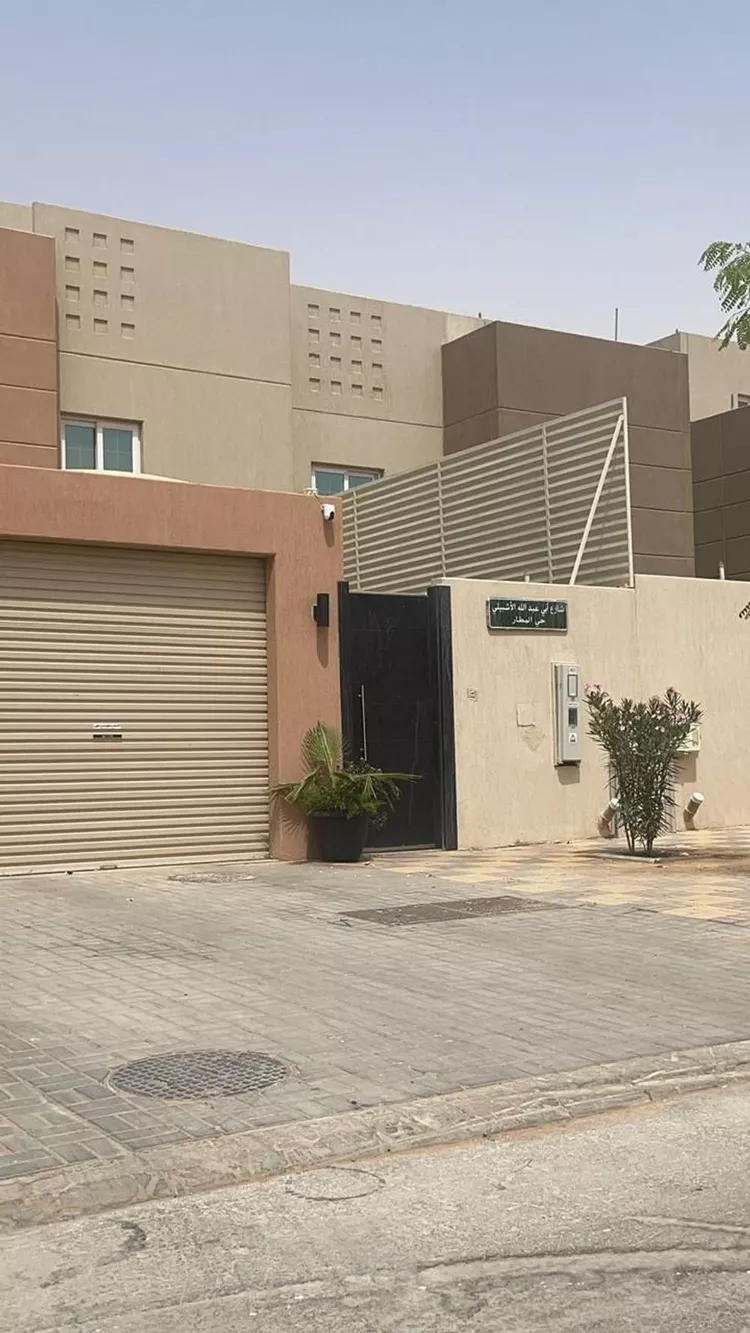 فيلا للإيجار في شارع أبي عبدالله الأشبيلي, حي مطار الملك خالد الدولي, مدينة الرياض, منطقة الرياض صورة 3