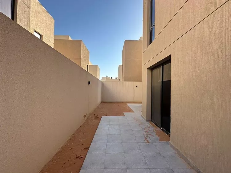Villa for Rent in Riyadh An Narjis 24