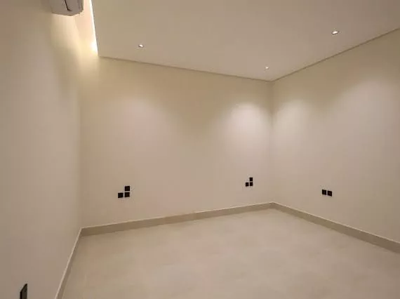Floor for Rent in Riyadh Al Yasmin 8