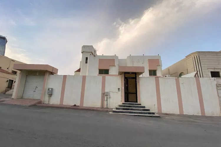 فيلا للبيع في شارع العقيلة, حي الملك فهد, مدينة الرياض, منطقة الرياض صورة 2