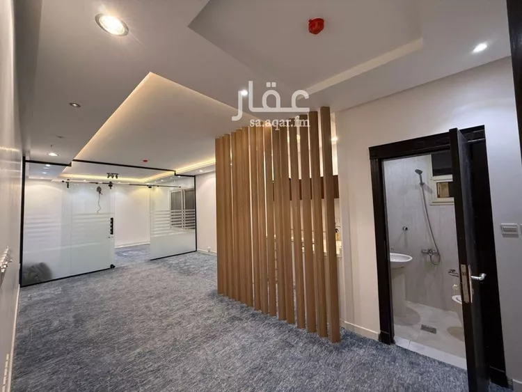مكتب تجاري للإيجار في شارع الأمير خالد بن بندر بن عبدالعزيز, حي العارض, مدينة الرياض, منطقة الرياض