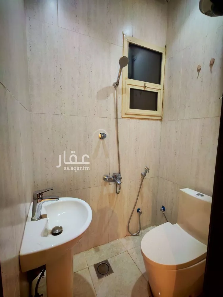 مكتب تجاري للإيجار في شارع الأمير خالد بن بندر بن عبدالعزيز, حي العارض, مدينة الرياض, منطقة الرياض صورة 2