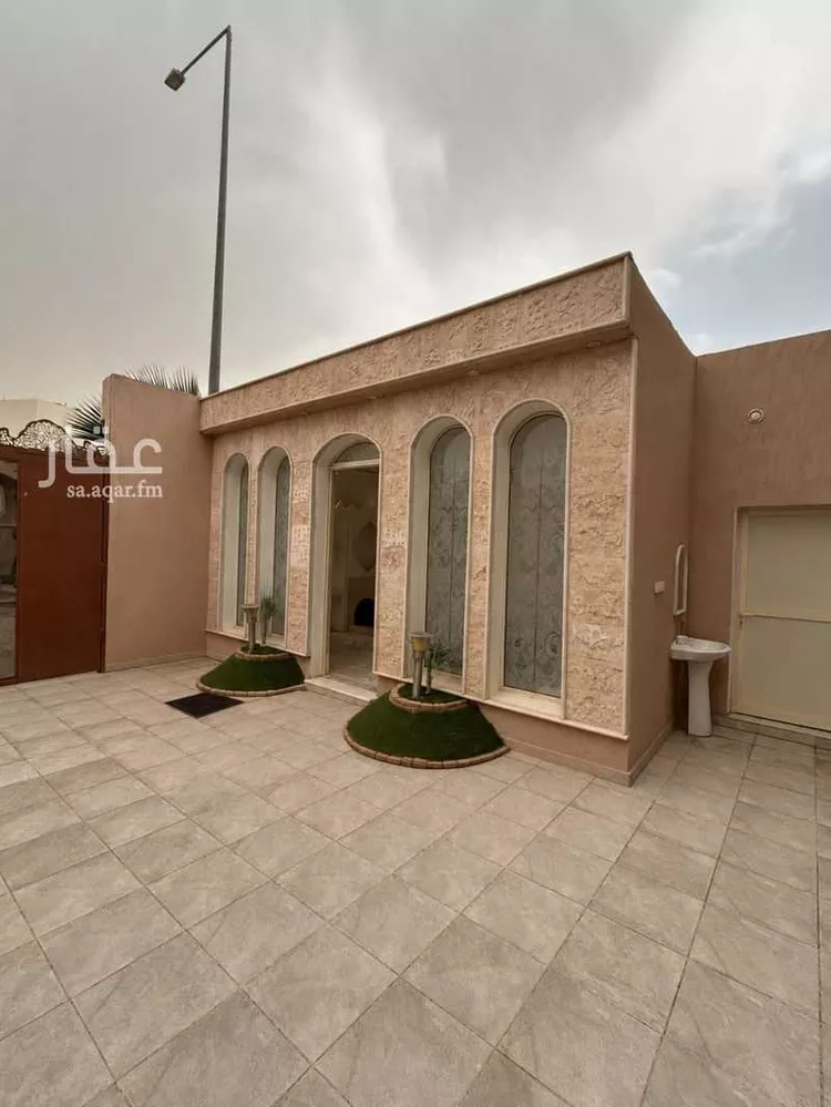 فيلا للبيع في شارع الخطيب التبريزي, حي عكاظ, مدينة الرياض, منطقة الرياض 8
