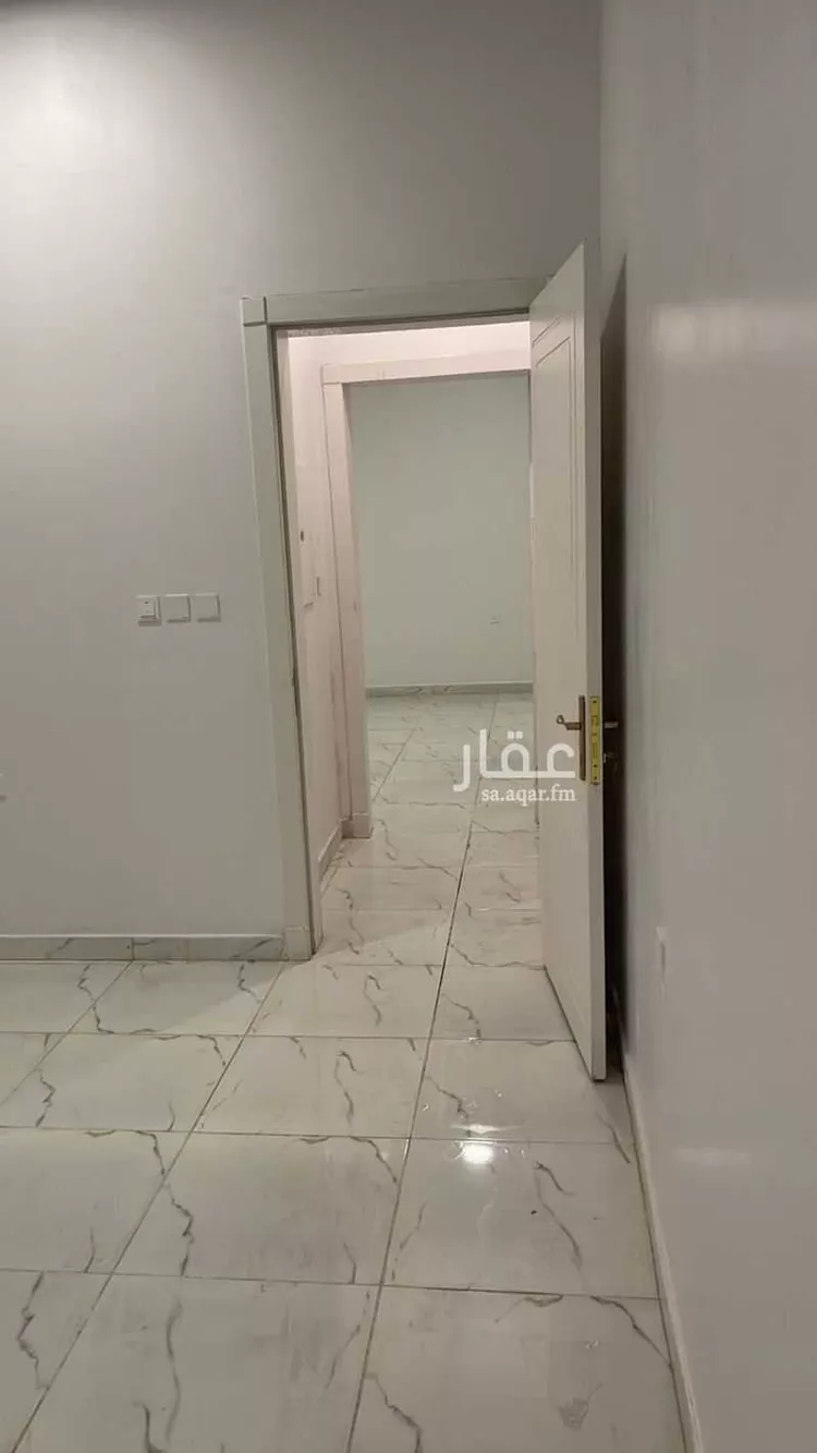 مكتب تجاري للإيجار في شارع ابي بن كعب, حي الصناعية, مدينة الرياض, منطقة الرياض صورة 2