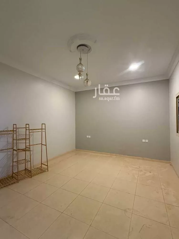 شقة للإيجار في شارع جبل اجياد, حي الورود, مدينة طريف, منطقة الحدود الشماليه 14