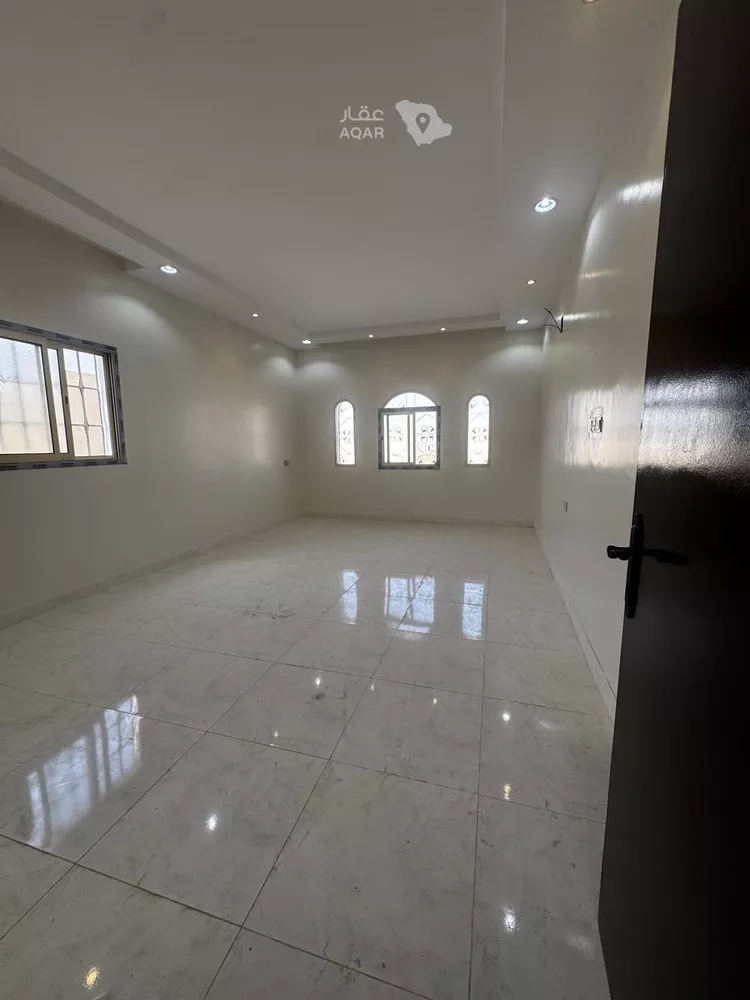 Floor for Rent in Riyadh Ash Sharq 10