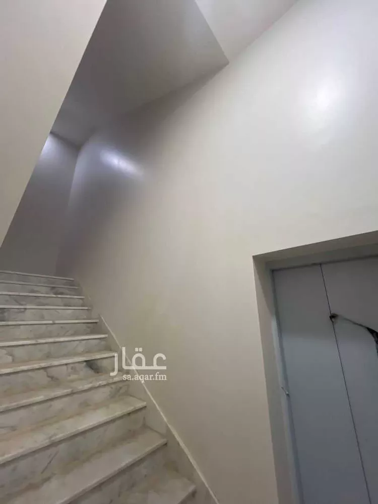 عمارة للبيع في شارع الخنساء ا, حي الصفراء, مدينة بريدة, منطقة القصيم صورة 4