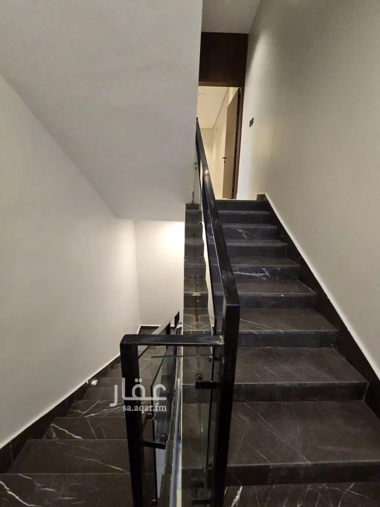 فيلا للبيع في شارع ابن شقير, حي شبرا, مدينة الرياض, منطقة الرياض صورة 2