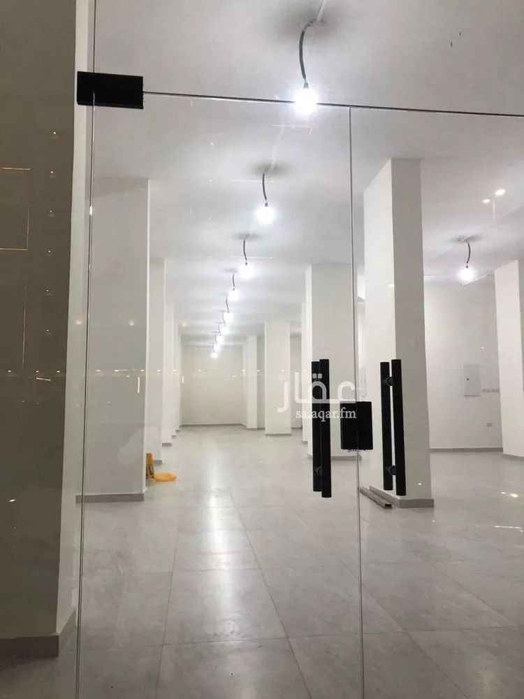 محل للإيجار في شارع طريق الملك فهد فرعي, حي الشرفية, مدينة جدة, منطقة مكة المكرمة صورة 3