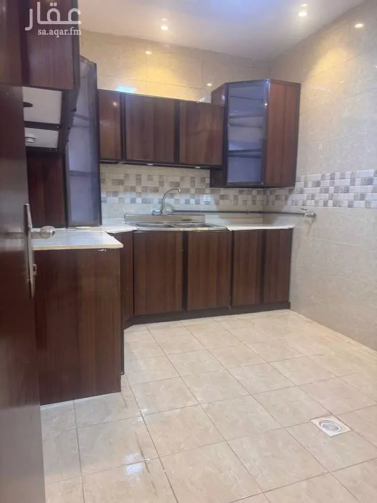 عمارة للإيجار في شارع القائد, حي العزيزية, مدينة جدة, منطقة مكة المكرمة صورة 5