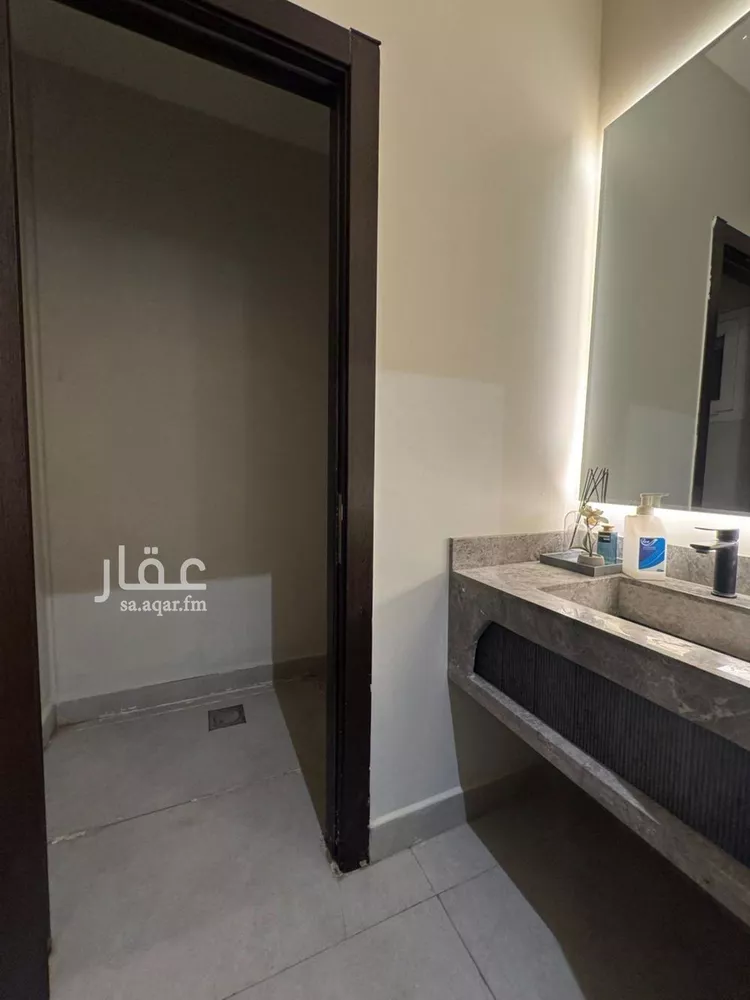 فيلا للبيع في شارع أحمد البصري, حي مطار الملك خالد الدولي, مدينة الرياض, منطقة الرياض صورة 3