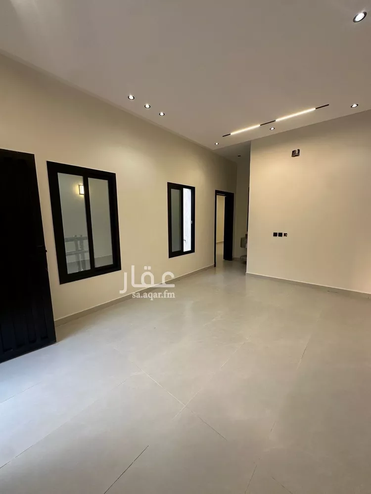 دور للبيع في شارع تميم الدارى, حي شبرا, مدينة الرياض, منطقة الرياض صورة 3