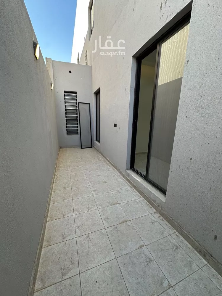 دور للبيع في شارع قيس بن محصن, حي العوالي, مدينة الرياض, منطقة الرياض 17