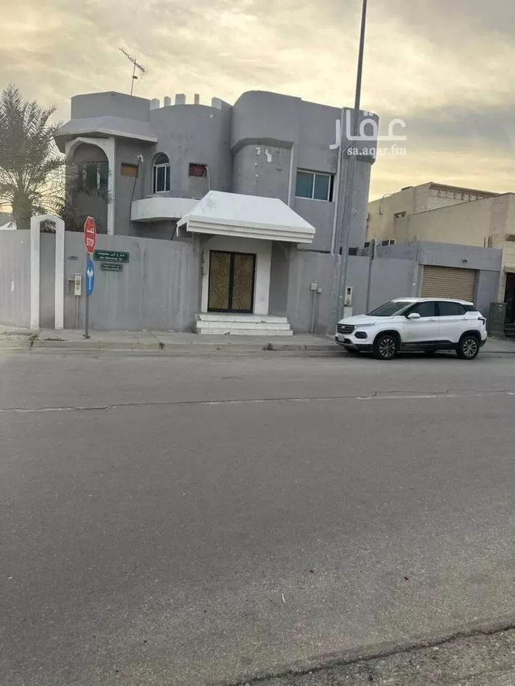 فيلا للبيع في شارع بن النفيس, حي الدوحة الشمالية, مدينة الظهران, المنطقة الشرقية صورة 2